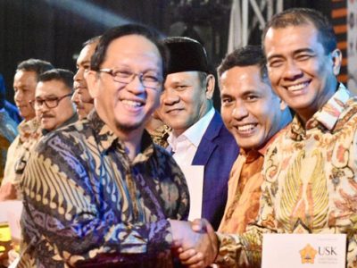 Kadis PUPR Bireuen, Aceh, Ir. Fadhli Amir ST., MT., IPM., menerima penghargaan Engineering Award Professional Aparatur Pemerintah