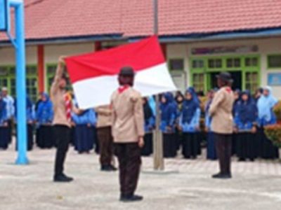SMK Negeri 1 Peusangan melaksanakan upacara bendera dalam rangka peringatan Hari Pendidikan Daerah (Hardikda) ke 64
