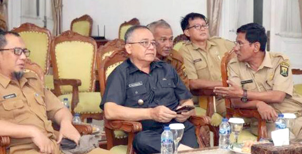 Wakil Bupati Sukabumi, H. Iyos Somantri mengikuti sosialisasi indentifikasi data penerima bantuan sosial (bansos) secara virtual