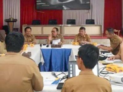 Sekretaris Daerah (Sekda) Kabupaten Sukabumi, Ade Suryaman, SH., MM memimpin rapat persiapan penilaian Sistem Pemerintahan Berbasis Elektronik (SPBE) di Pendopo Sukabumi