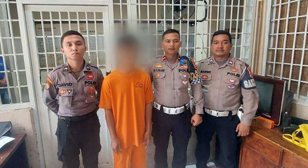 S (35), pengemudi kendaraan truk yang terlibat dalam kecelakaan yang viral akhirnya ditetapkan sebagai tersangka oleh penyidik dari Satuan Lalulintas Polres Sukabumi