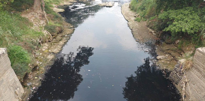 Tercemarnya Sungai Cileungsi Komunitas Peduli Sungai Cileungsi-Cikeas (KP2C) mengundang Bupati Bogor untuk menyusuri Sungai Cileungsi menggunakan perahu karet