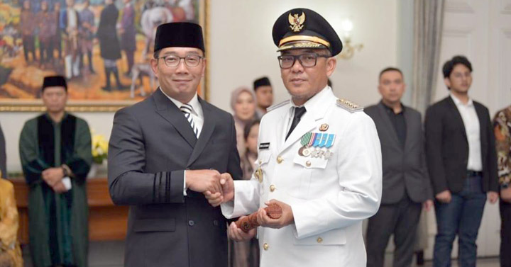 Iwan Setiawan resmi dilantik menjadi Bupati Bogor sisa masa jabatan periode 2018-2023 oleh Gubernur Jawa Barat Ridwan Kamil, didampingi Ketua PKK Provinsi Jawa Barat