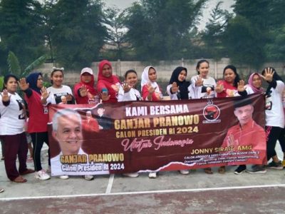 Grup Senam Sinar Mulya 1 usai mendeklarasikan untuk mendukung Jonny Sirait menjadi anggota DPRD Kabupaten Bogor dan Ganjar Pranowo sebagai Presiden RI