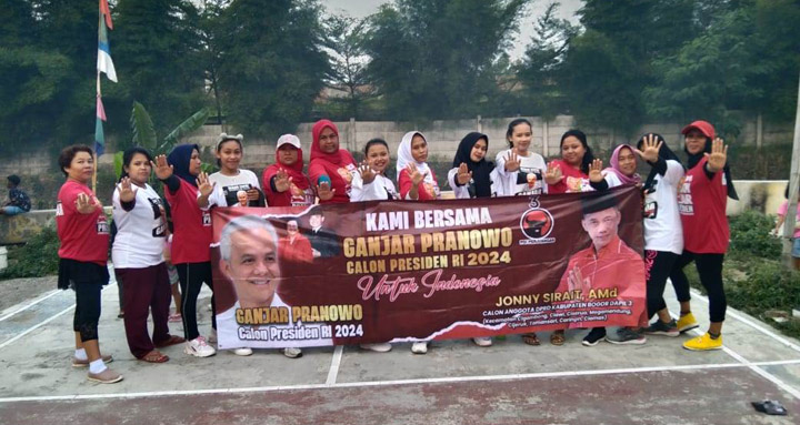 Grup Senam Sinar Mulya 1 usai mendeklarasikan untuk mendukung Jonny Sirait menjadi anggota DPRD Kabupaten Bogor dan Ganjar Pranowo sebagai Presiden RI