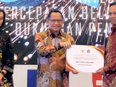 Pj. Bupati Bireuen, Aulia Sofyan Ph.D kembali meraih penghargaan terbaik dari Menteri Dalam Negeri, Tito Karnavian dan Menteri Keuangan, Sri Mulyani