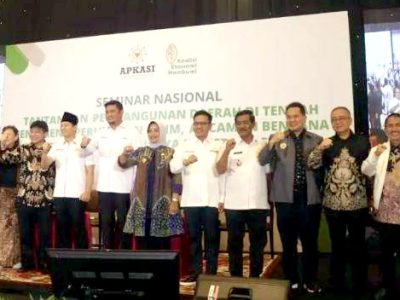 Wakil Bupati Sukabumi H. Iyos Somantri mewakili bupati menghadiri Seminar Nasional Tantangan Pembangunan Daerah ditengah fenomena, perubahan iklim, ancaman bencana lingkungan dan upaya investasi lestari