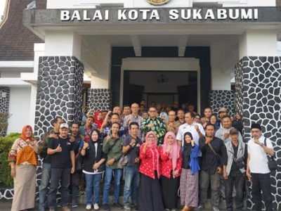 Pj Wali Kota Sukabumi, Kusmana Hartadji mengundang insan pers wilayah Kota Sukabumi, di Ruang Utama Balai Kota Sukabumi, Senin (2/10/2023).