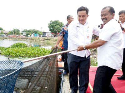 Pemerintah Kabupaten Bekasi kembali menggelar peringatan Hari Ikan Nasional dengan menyelenggarakan Festival Hasil Olahan Perikanan dan Keramba Jaring Apung di Desa Sukasari Kecamatan Serang Baru, Rabu (22/11/23).