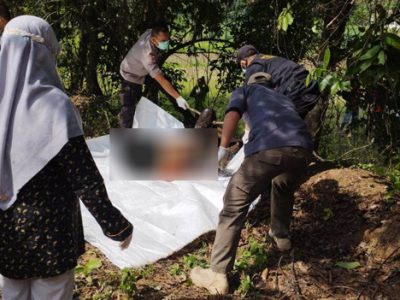Polsek Tenjo, Polres Bogor melakukan olah tempat kejadian perkara (TKP), terkait penemuan mayat pria tanpa identitas