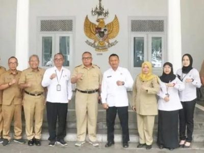 Bupati Sukabumi H. Marwan Hamami menerima kunjungan dari Badan Narkotika Nasional Kabupaten (BNNK) Sukabumi yang dipimpin Kepala BNNK Sukabumi