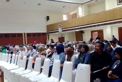 Ratusan pengelola produk Industri Kecil Menengah (IKM) menerima sertifikat Hak Kekayaan Intelektual (HAKI) dari Kemenhumham. Sedangkan sertifikat Halal diserahkan dari Majelis Ulam Indonesia (MUI).