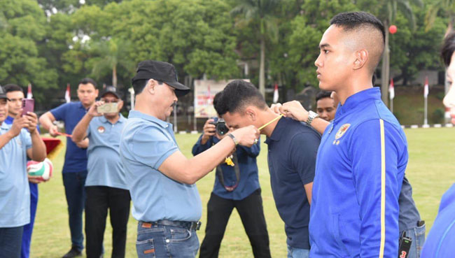 Upacara Pencanangan Dies Natalis IPDN ke-68 di Lapangan Abdi Praja IPDN Kampus Jatinangor, dipimpin langsung Rektor IPDN, Prof. Dr. Drs. H. Hadi Prabowo, M.M., Jumat (16/2).
