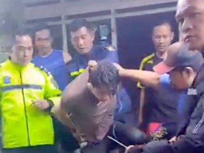 Pelaku pencurian sepeda motor berhasil diamankan aparat kepolisian setelah sebelumnya bersembunyi di dalam sumur milik warga Kabupaten Bogor