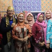 Pj Bupati Bekasi Dani Ramdan bersama Para pelaku Usaha Mikro Kecil dan Menengah (UMKM) Kabupaten Bekasi