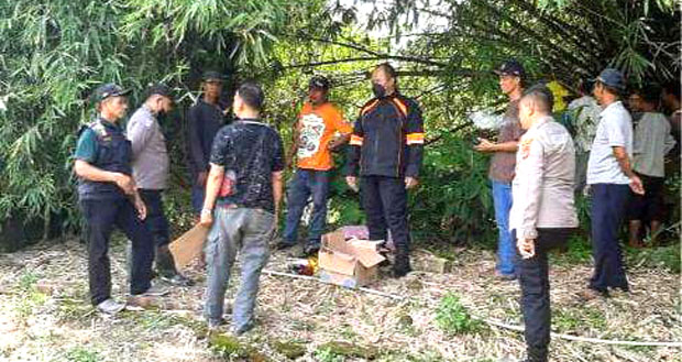 Warga digegerkan penemuan mayat bayi berjenis kelamin laki-laki sekitar pukul 12:30 Wib di pinggir kali Cikeas, Kampung Bojong Kulur
