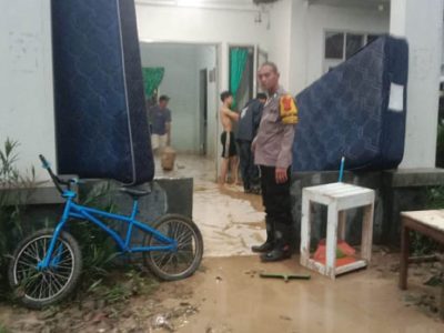 Bencana alam banjir bandang merendam puluhan rumah di Kampung Cicerewet, Desa Cijayanti, Kecamatan Babakan Madang, Kabupaten Bogor