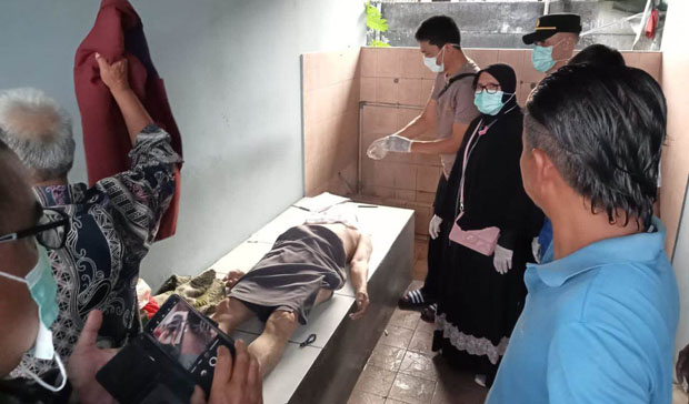 Sesosok mayat ditemukan di dalam WC umum Terminal Laladon, Kampung Laladon Gede, RT 05, RW 04, Desa Laladon, Kecamatan Ciomas, Kabupaten Bogor