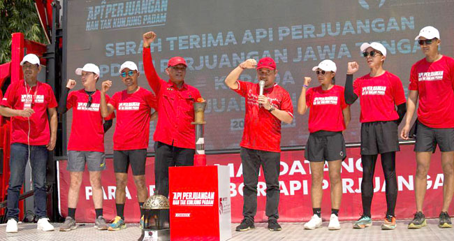 Rakernas V, PDI Perjuangan Jabar dan Ratusan Kader Sambut Obor Api Perjuangan dari Mrapen