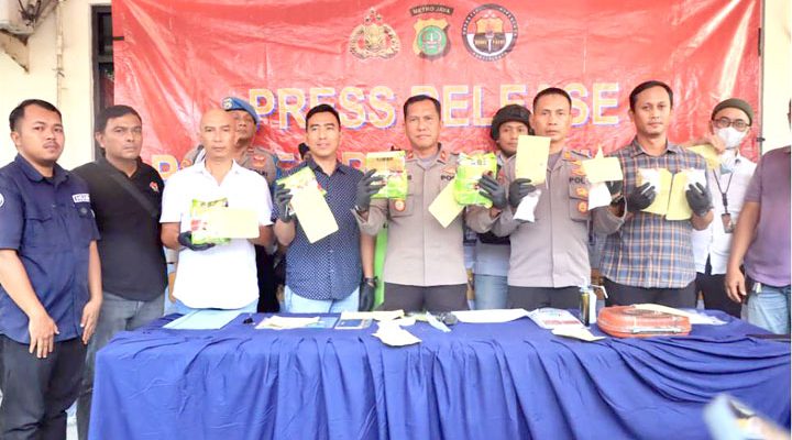 Polsek Bekasi Selatan berhasil mengungkap kasus peredaran gelap narkotika jenis sabu sebanyak 4,7 kg dan 300 butir ekstasi dengan mengamankan 1 pelaku diduga sebagai pengedar