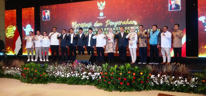 Anggota DPRD Kota Depok terpilih akhirnya menerima Surat Keputusan (SK) dari KPU Kota Depok