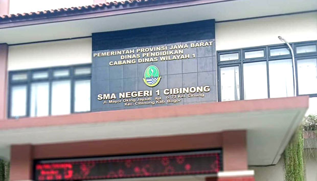 SMAN 1 Cibinong, Kabupaten Bogor merupakan salah satu sekolah favorit tingkat lanjutan atas yang diminati banyak calon peserta didik baru