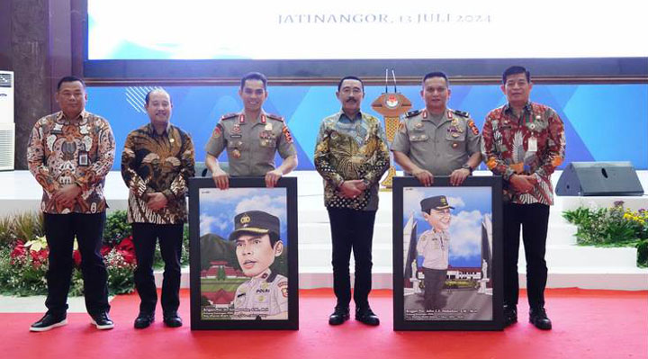 Brigjen Pol. Dr. Singgamata., S.I.K., M.H dan Brigjen Pol. John Charles Nababan, S.I.K.,M.H resmi menyelesaikan tugasnya di Institut Pemerintahan Dalam Negeri