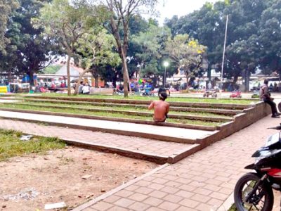 Orang dengan gangguan jiwa (ODGJ) di Alun-alun Jonggol dinilai menganggu kenyamanan para pelancong
