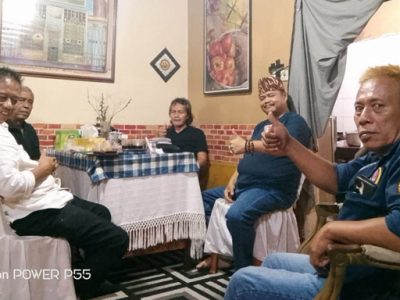 Pertemuan tiga tokoh masyarakat Kabupaten Bogor, Jonny Sirait sebagai Ketua Jago Kapayoen (relawan Jaro Ade), Haji Ujang sebagai Ketua Puncak Ngahiji dan Ustaz TB. Agus sebagai Ketua Dewan Pembina BPPKB Banten, Jawa Barat