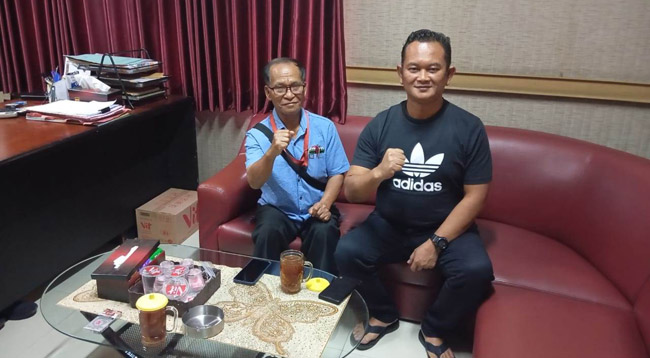 Kanit Reskrim Polsek Gunung Putri, Iptu Faruk Maramis (kanan) saat ditemui wartawan