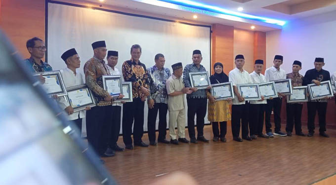 Pelantikan Ketua RT/ RW se-Desa Gunung Putri oleh Kades Gunung Putri, Damanhuri