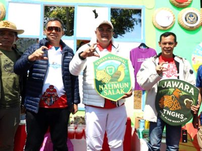 Bupati Kabupaten Rudy Susmanto pada pelepasliaran burung elang jenis elang tikus (elanus caeruleus) dan burung Kerak Kerbau (acridotheres javanicus)