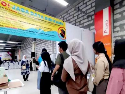 Sejumlah pencari kerja tengah mengikuti Job Fair yang diselenggarakan Dinas Tenaga Kerja Kota Depok. (Foto: depok.go.id)
