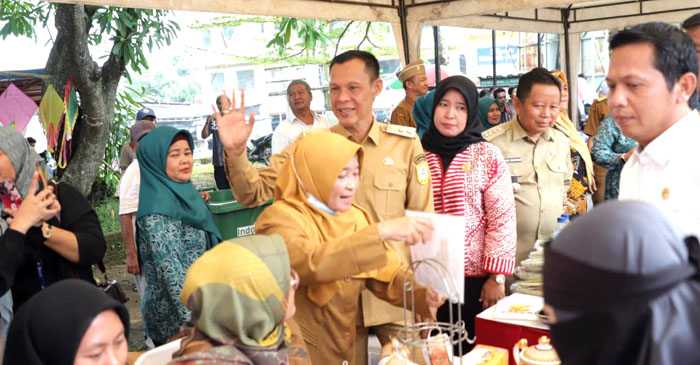 Wakil Bupati Bogor, Ade Ruhandi atau Jaro Ade saat menghadiri gebyar HUT ke-80 Republik Indonesia di Kecamatan Cigudeg