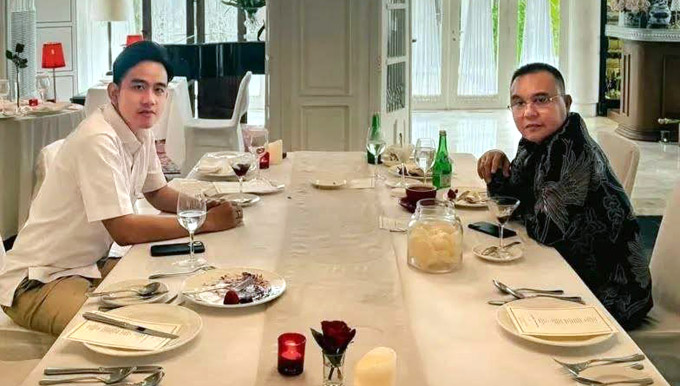Wakil Presiden RI, Gibran Rakabuming Raka membagikan momen kebersamaan saat makan siang bersama Wakil Ketua DPR RI, Sufmi Dasco Ahmad melalui unggahan di akun Instagram pribadinya, @gibran_rakabuming, Sabtu