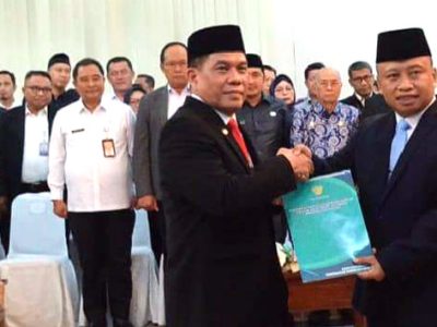 Wali Kota Depok, Supian Suri resmi melantik Mangnguluang Mansur atau Agung sebagai Sekretaris Daerah (Sekda) Kota Depok Rabu (20/8/2025) di Ruang Teratai, Balai Kota Depok