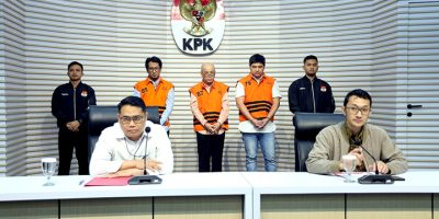 Komisi Pemberantasan Korupsi (KPK) menetapkan tersangka dalam dugaan tindak pidana korupsi berupa suap terkait pengadaan katalis di PT Pertamina (Persero) Tahun Anggaran (TA) 2012- 2014