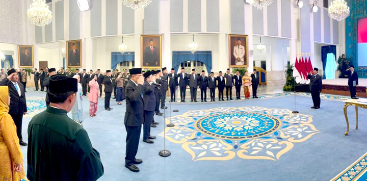 Presiden Prabowo Subianto melantik Kepala Staf Kepresidenan, Kepala Lembaga Kebijakan Pengadaan Barang/Jasa Pemerintah (LKPP), Kepala Badan Komunikasi Pemerintah, Wakil Kepala Badan Gizi Nasional, dan Penasihat Khusus Presiden bidang Keamanan dan Ketertiban Masyarakat, dan Reformasi Kepolisian
