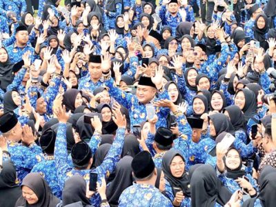Bupati Bogor Rudy Susmanto ditengah ribuan Pegawai Pemerintah dengan Perjanjian Kerja (PPPK)