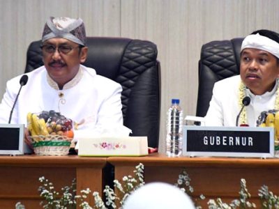 Gubernur Jawa Barat, H. Dedi Mulyadi, Bupati Sukabumi H. Asep Japar saat Rapat Paripurna DPRD di Ruang Sidang Utama, Rabu (10/9/2025).