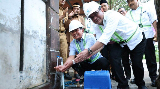 Dalam rangka menyemarakan HUT Ke-393 Kabupaten Tangerang, Perusahaan Daerah Air Minum Tirta Kerta Rahaja (Perumdam TKR) melakukan pemasangan Sambungan Langganan (SL).