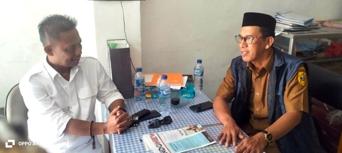 Ketua Kelompok Kerja Kepala Sekolah (K3S) Kecamatan Parung, Kabupaten Bogor, Boim Ibrahim (kanan)