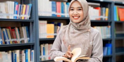 Kiki Novita Sari baru pertama kali merantau ketika diterima sebagai guru matematika Sekolah Rakyat Menengah Atas (SRMA) 26 Makassar, Sulawesi Selatan