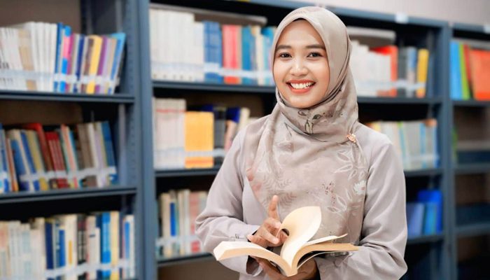 Kiki Novita Sari baru pertama kali merantau ketika diterima sebagai guru matematika Sekolah Rakyat Menengah Atas (SRMA) 26 Makassar, Sulawesi Selatan