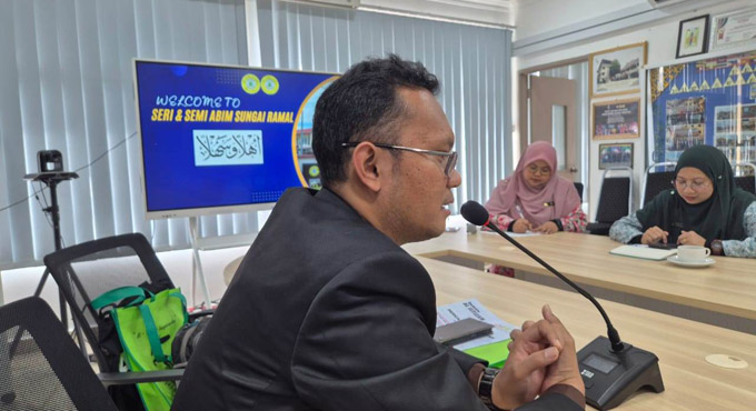 Kepala Sekolah Alam Islami Muhammadiyah Pondokgede menggentarkan Forum Asia dengan topik Bangun Komunitas Dalam Ruang Kelas