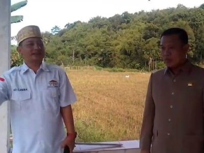 Ketua DPRD Kabupaten Lampung Utara, Yusrizal (kanan) bersama Ketua Laskar Lampung Indonesia DPC Lampung Utara Adi Candra