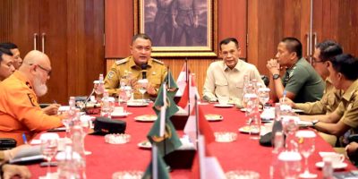 Bupati Bogor, Rudy Susmanto memimpin rapat perencanaan penanaman pohon di Daerah Aliran Sungai (DAS) Ciliwung dan Cikeas, Senin (3/11/2025).