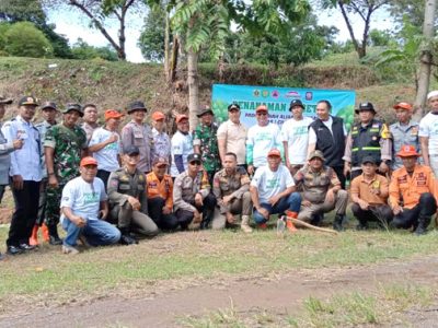 Lahan Tandus Kawasan Hulu Mulai Ditanami Pohon
