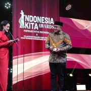 Bupati Bogor, Rudy Susmanto menerima penghargaan Pahlawan Inspiratif kategori "Outstanding Regional Leader Performance in Infrastructure Acceleration" yang berkontribusi pada percepatan pembangunan dalam ajang Indonesia Kita Awards 2025