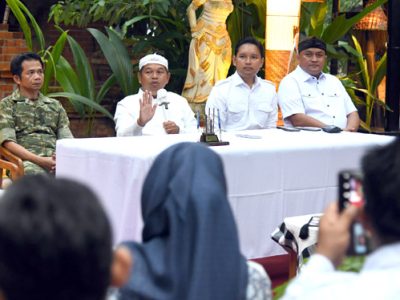 Bupati Bogor Rudy Susmanto bersama Gubernur Jawa Barat, Dedi Mulyadi atau Kang Dedi Mulyadi (KDM), menghadiri Rapat Koordinasi Terbatas di Lembur Pakuan, Kabupaten Subang